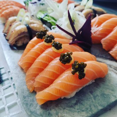 sushi with kaviar